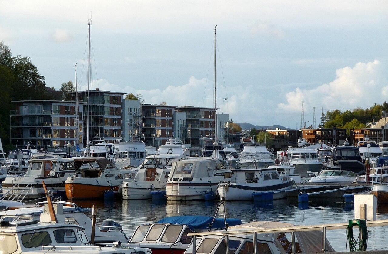 Elegant restaurant med tradisjonell mat